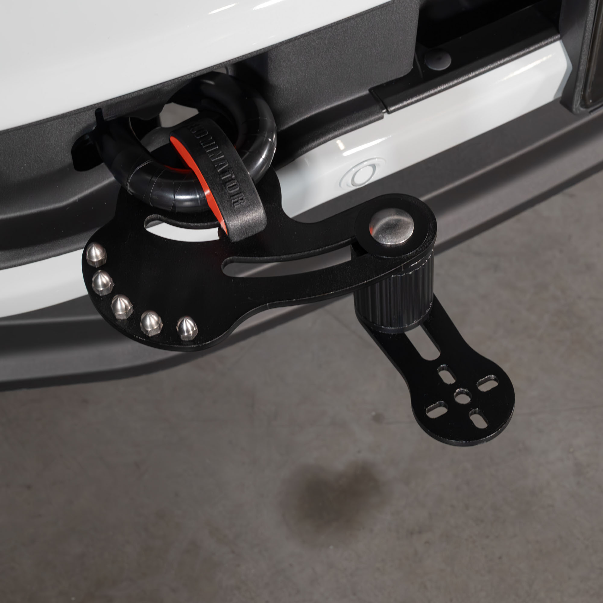 Front tow hook LED light bar mount installed on Ford Super Duty with D1S-B Front tow hook LED light bar mount installed on Ford Super Duty with D1S-B