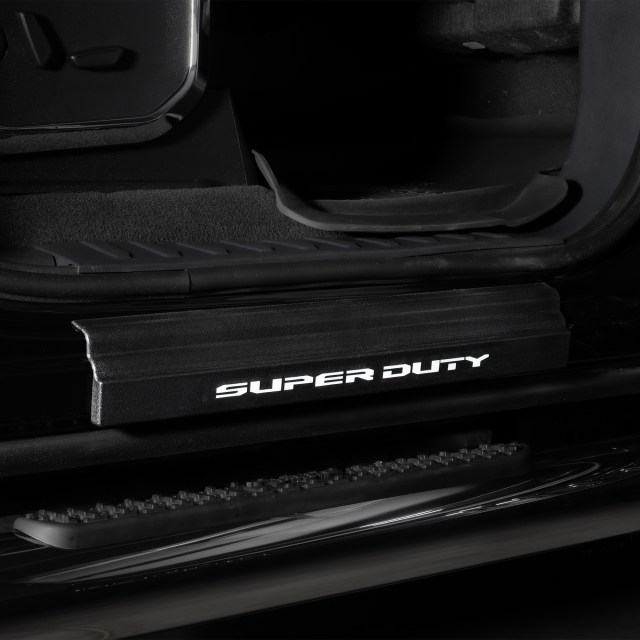 Features the “Super Duty” logo with edge-to-edge crisp arctic-white illumination.