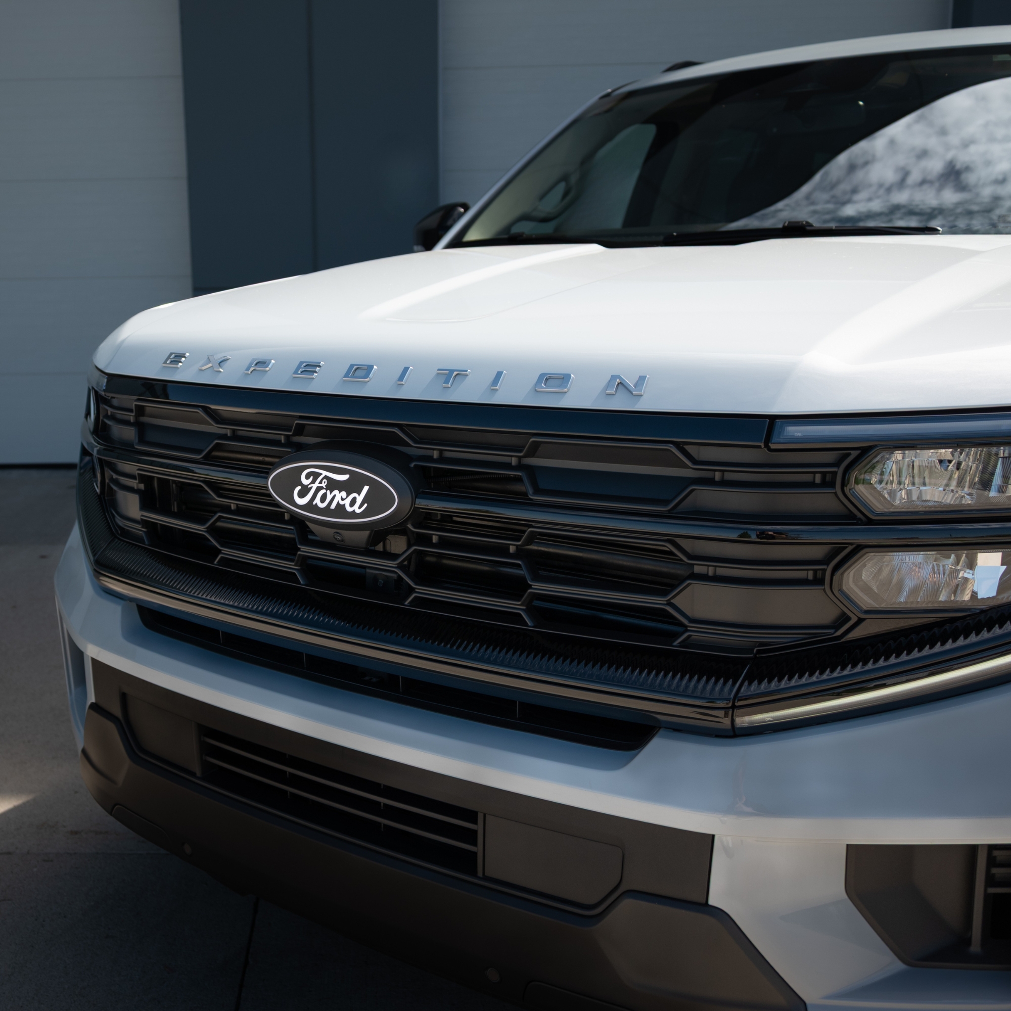 92610-08 - Putco Luminix White Oval LED Grille Emblem Fits Ford 92610-08 - Putco Luminix White Oval LED Grille Emblem Fits Ford