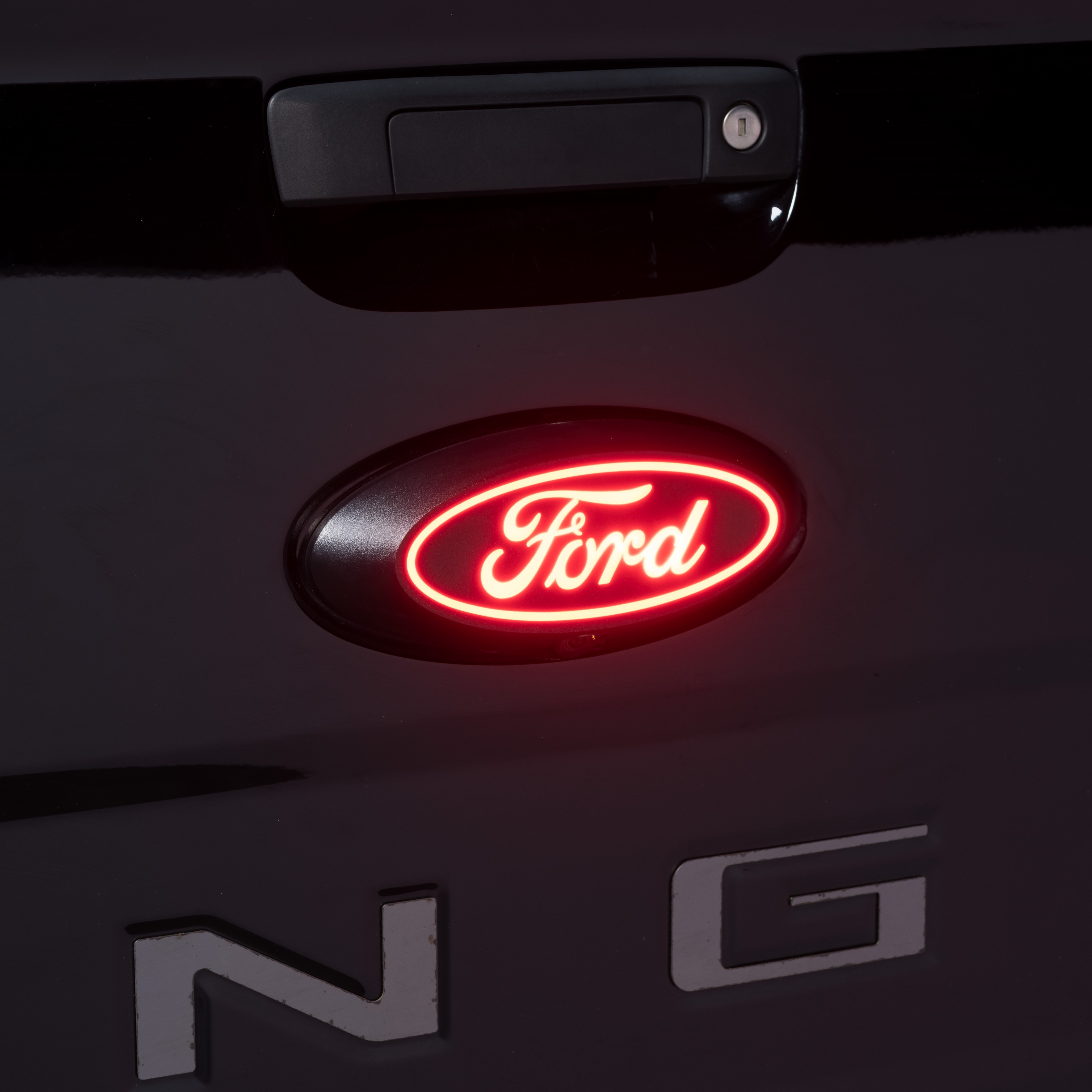 Blue LED Light-Up Tailgate Badge / Front Grille Emblem For Ford – Blue Chrome, Self-Adhesive