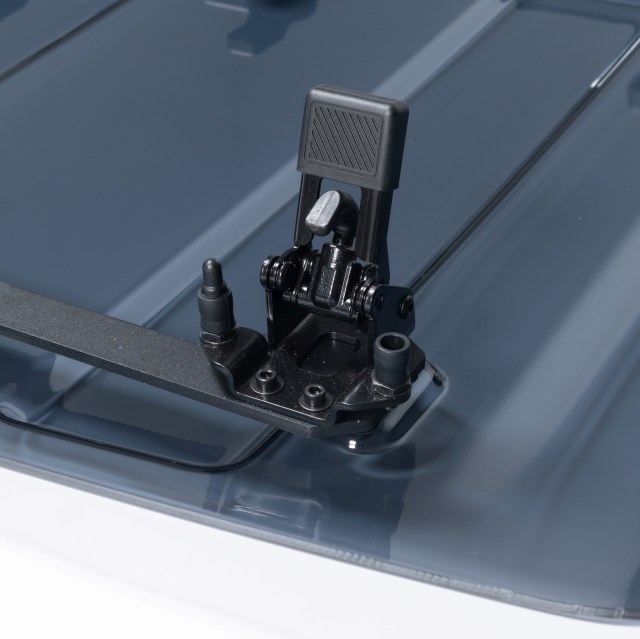 OEM-like factory hinges, guaranteeing an exceptionally simple and hassle-free installation process on your Ford Bronco.