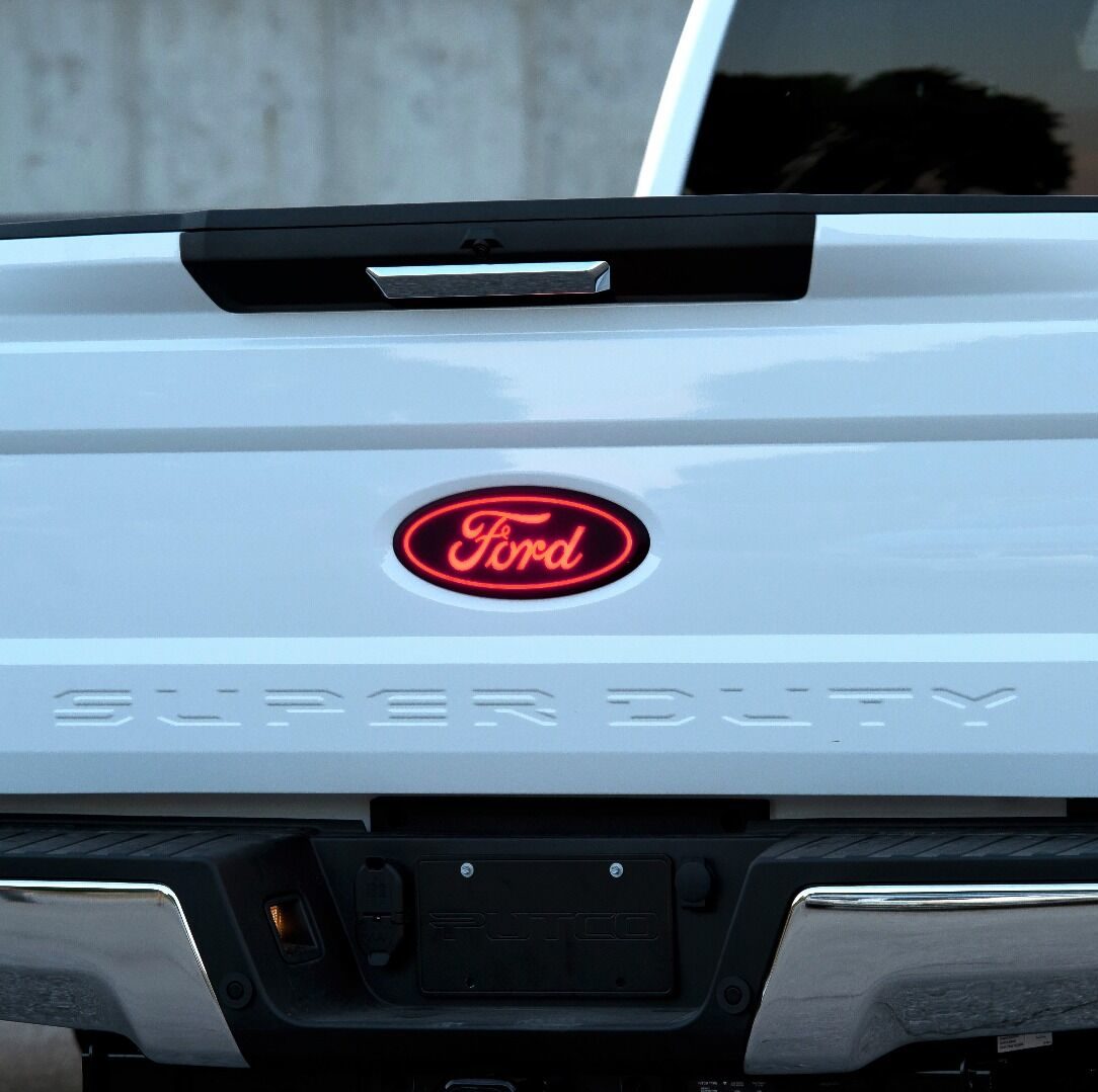 Premium Schutzabdeckung , schwarz mit roten Nähten, weißem Ford-Emblem