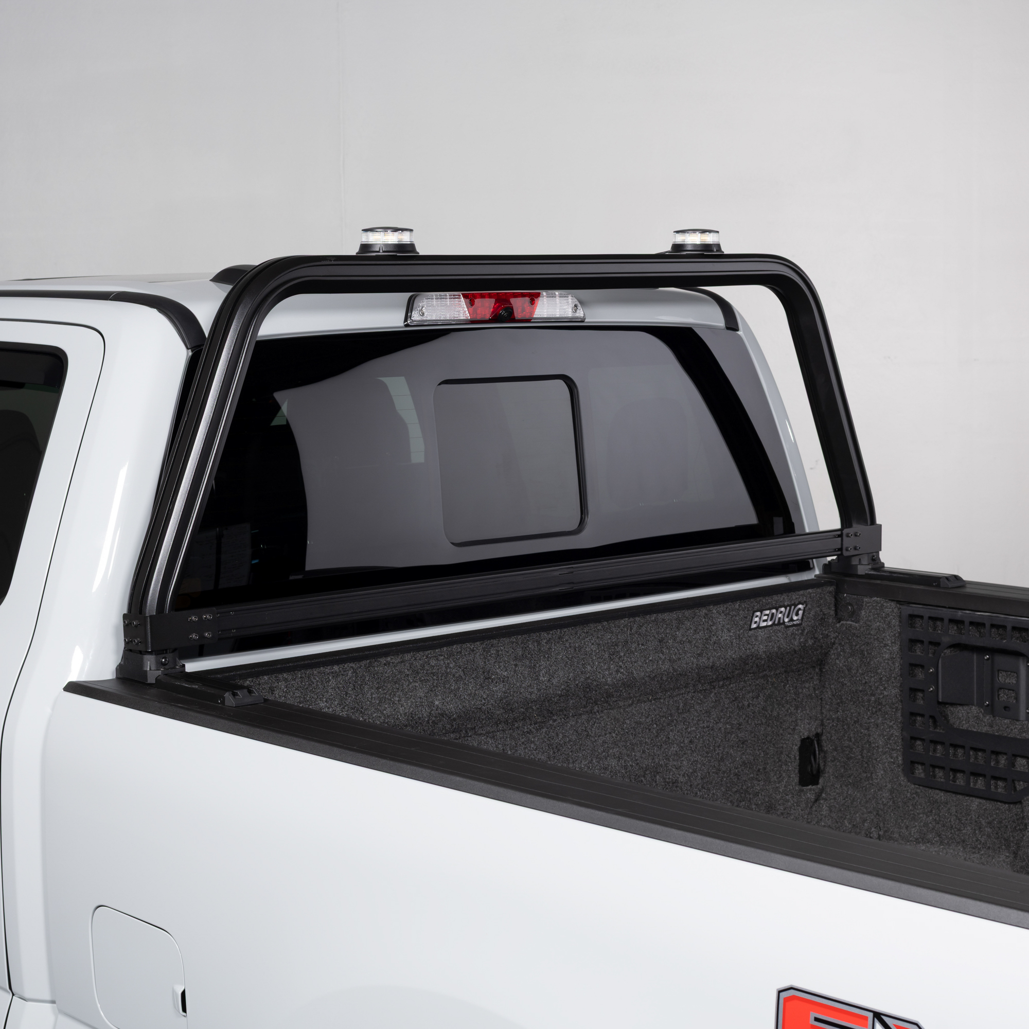 360° Amber and White Strobe Beacon Light Mounted to Open Frame Cab Rack 360° Amber and White Strobe Beacon Light Mounted to Open Frame Cab Rack