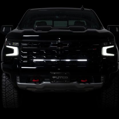 Virtual Blade White Patterned Grille Front View